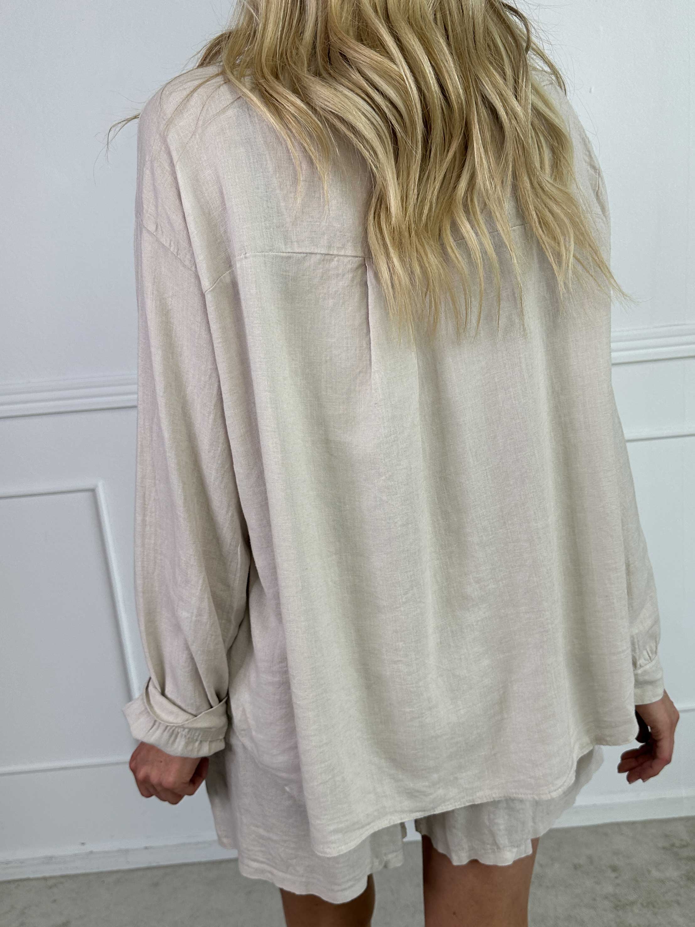 Clara Shirt - Ensfarvet skjorte i viskose og hør